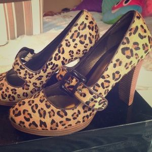 NEVER WORN VINTAGE LEOPARD SAKS FIFTH AVENUE HEELS